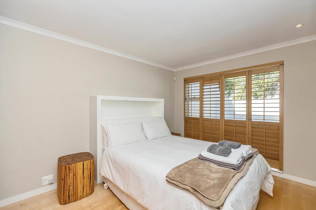 Large Villa, Walk To The Holiday home Cape Town