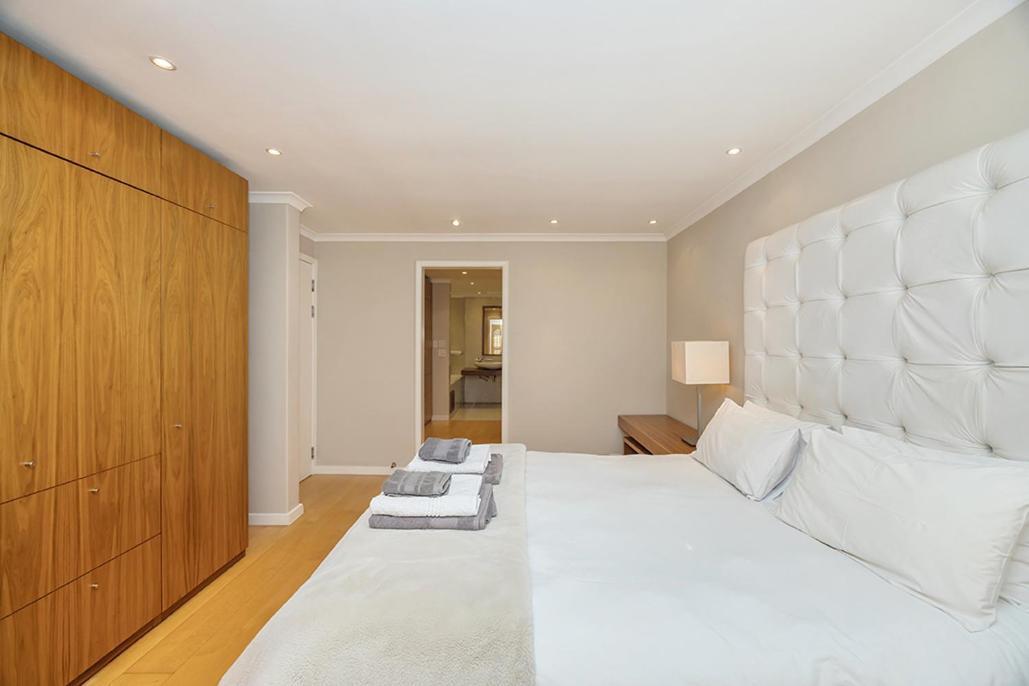 Large Villa, Walk To The Holiday home *