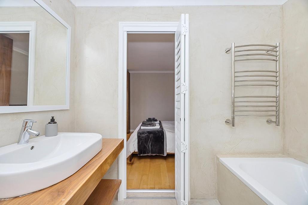 Large Villa, Walk To The Holiday home *