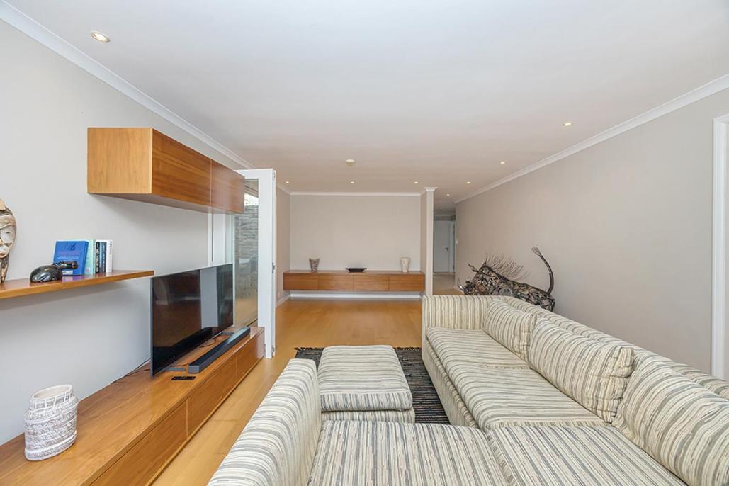 Large Villa, Walk To The Holiday home Cape Town
