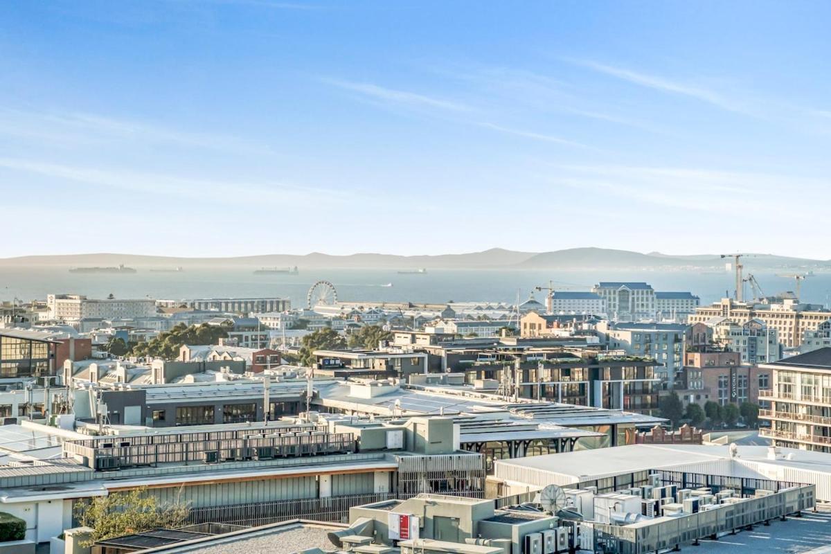 Luxury 2br Sky Views & Prime Location