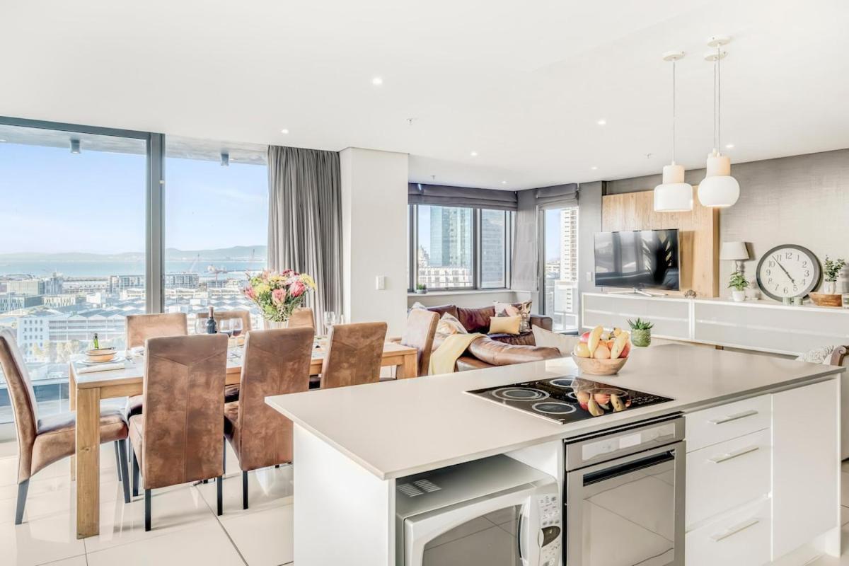 Luxury 2br Sky Views & Prime Location Apartamento