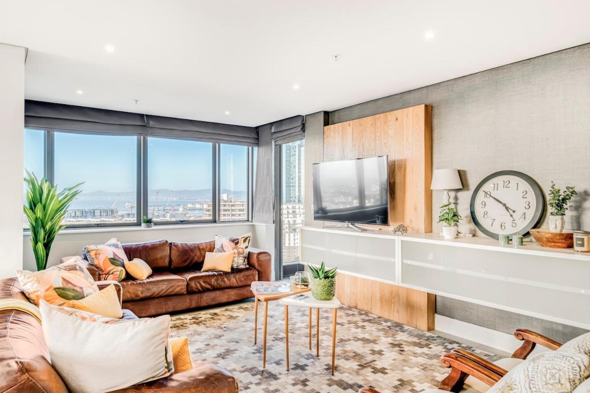 Luxury 2br Sky Views & Prime Location * Cidade Do Cabo