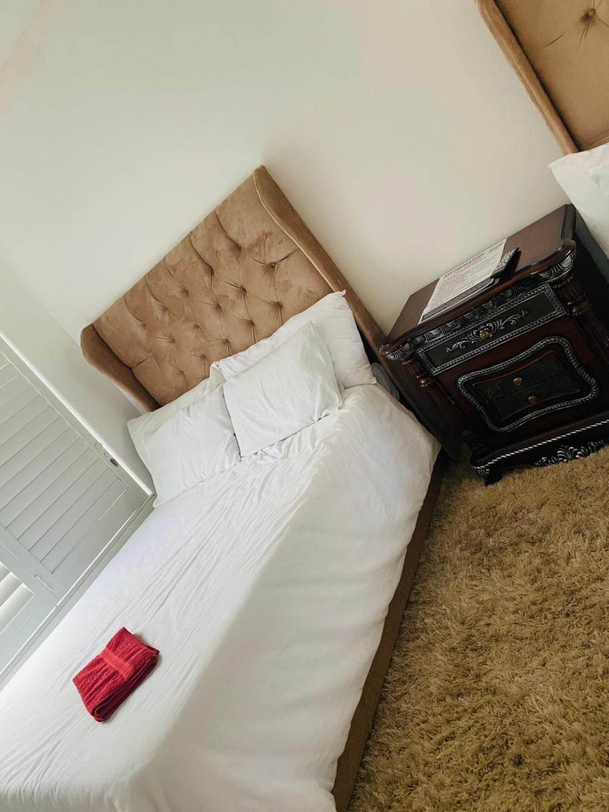 West Queens And Kings Guest house Cape Town
