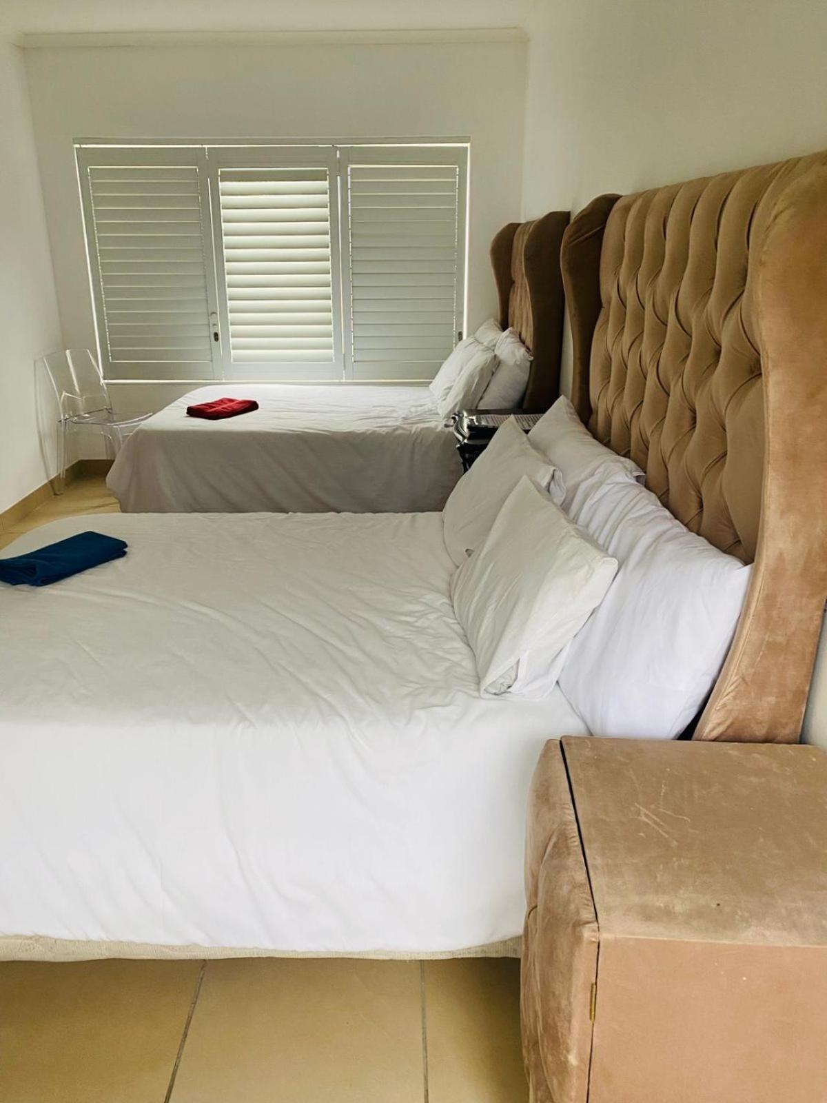 West Queens And Kings Guest house Cape Town