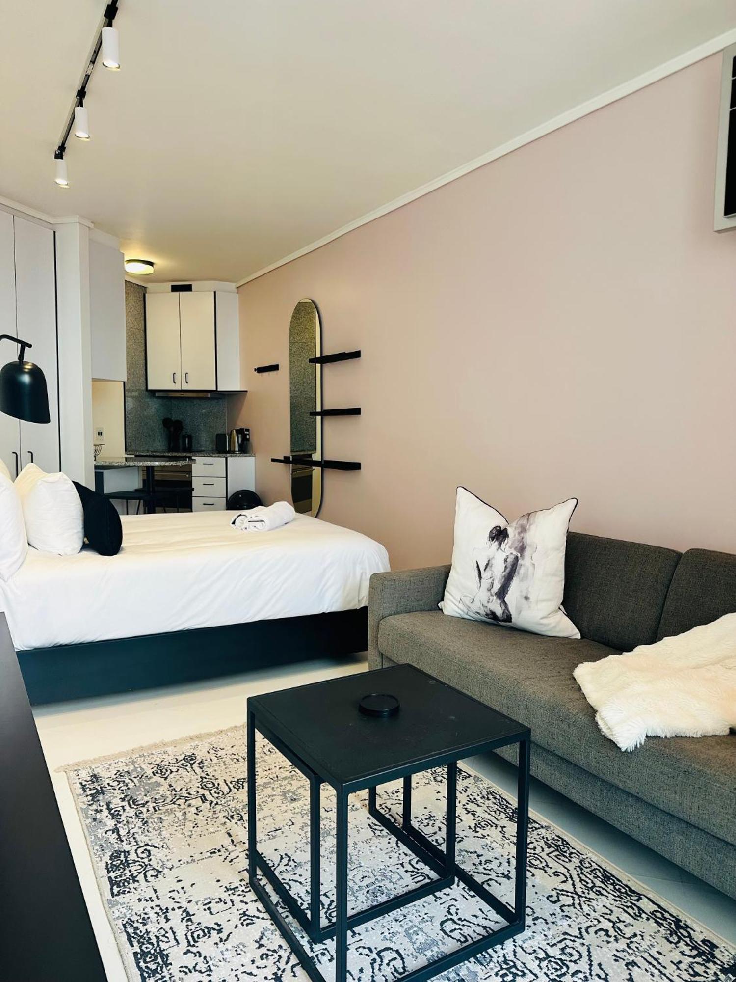 Flamingo 605 - Sea Point Apartment *
