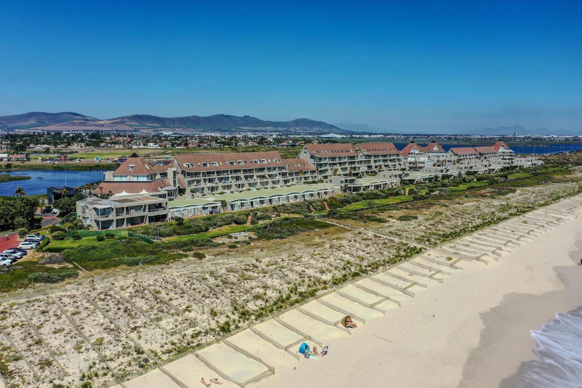 Beachfront Apartment, Dolphin - Blouberg * Cape Town