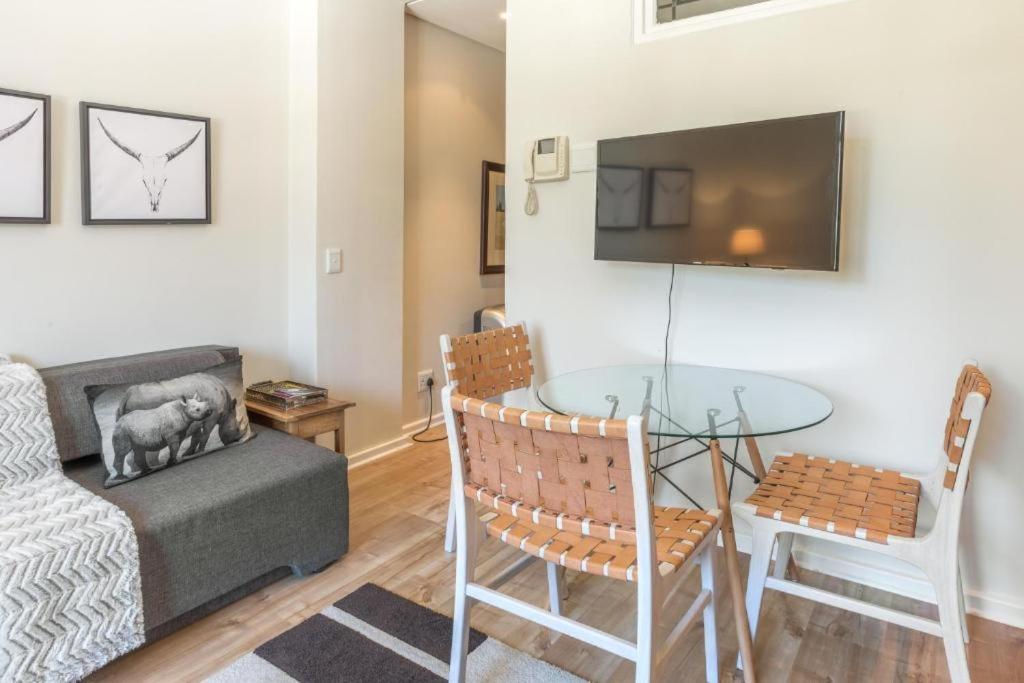 Apartment In Cape Town *
