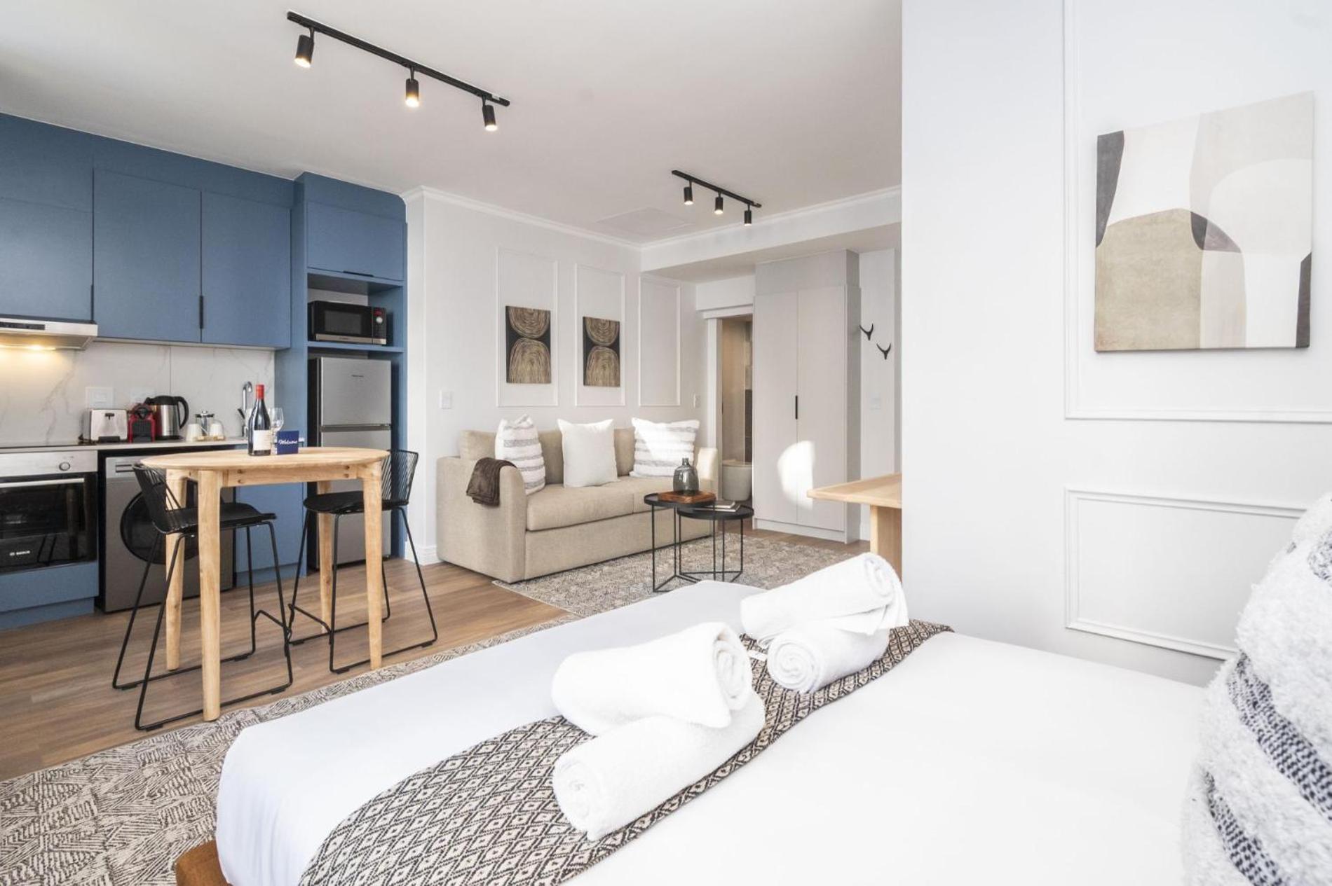 Apartment Modern In Venice House Cape Town