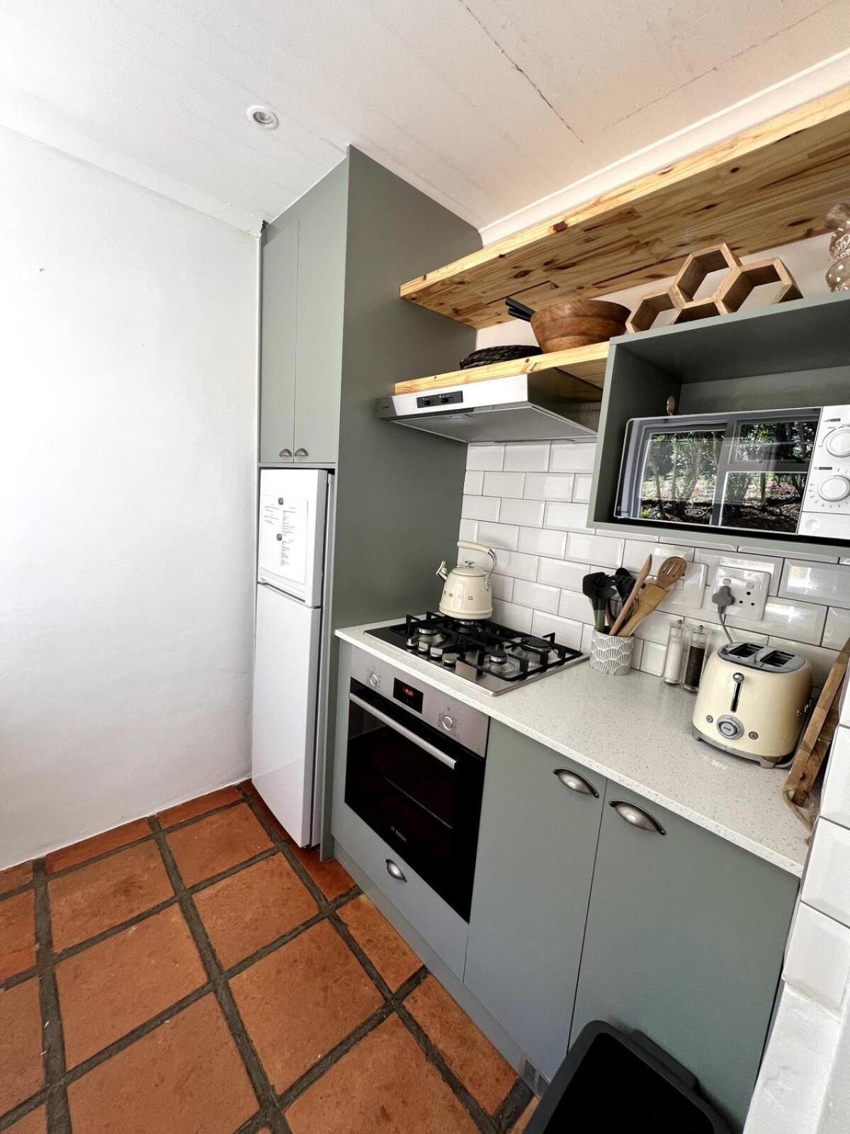 Family Friendly Vineyard Views, Pool And Beautiful Garden Holiday home Cape Town