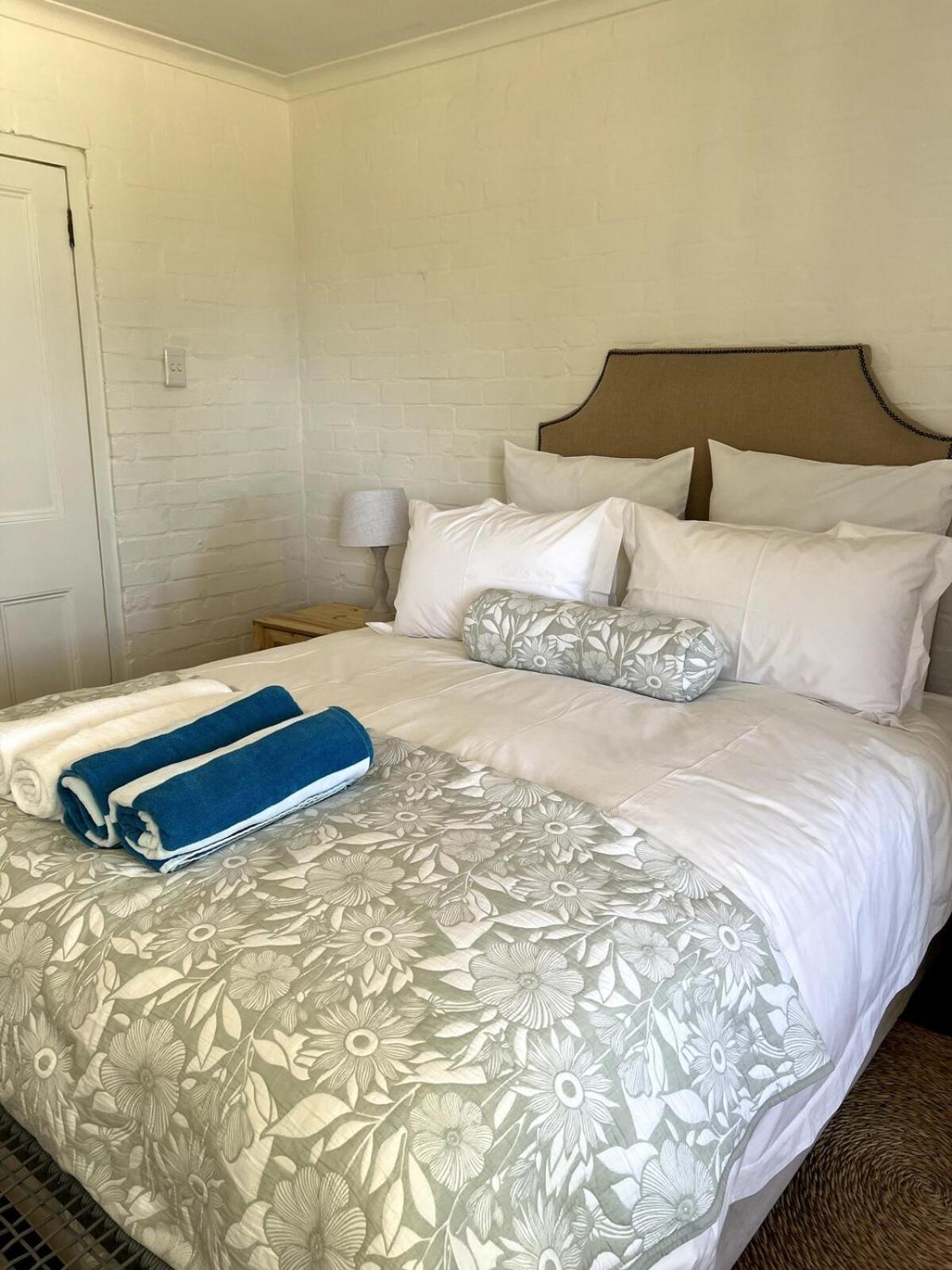 Family Friendly Vineyard Views, Pool And Beautiful Garden Holiday home Cape Town
