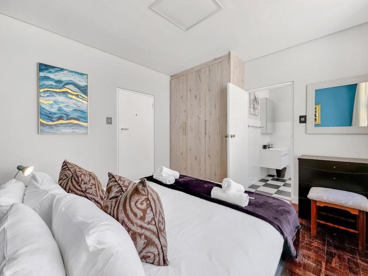 Spacious Family Near With Inverter Apartment Cape Town