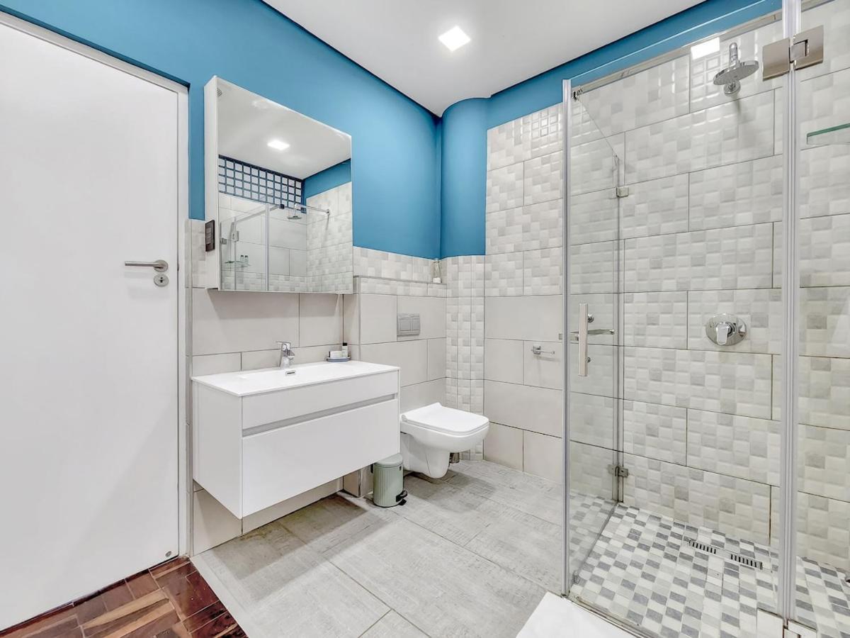 Spacious Family Near With Inverter Apartment Cape Town