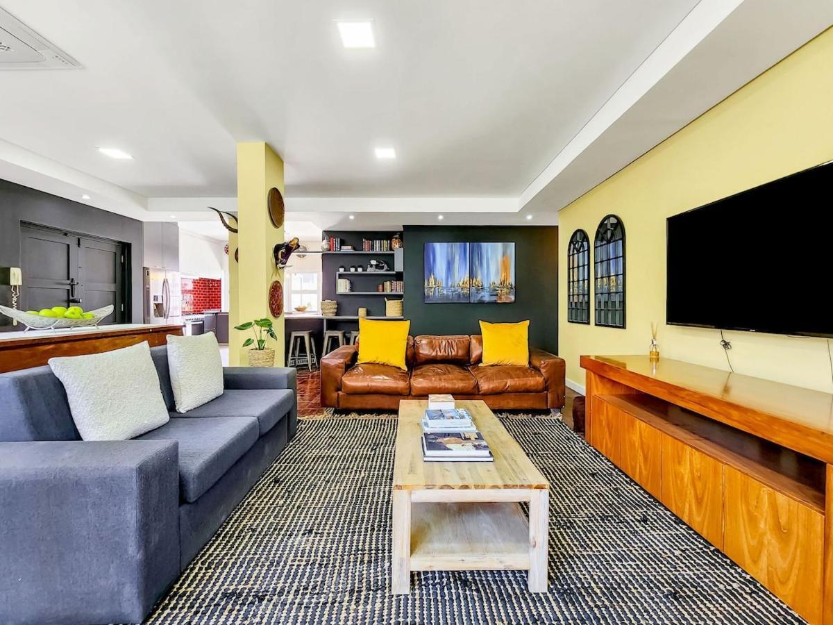 Spacious Family Near With Inverter Apartment Cape Town