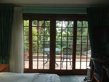 Apartment 51 On Forest Drive *