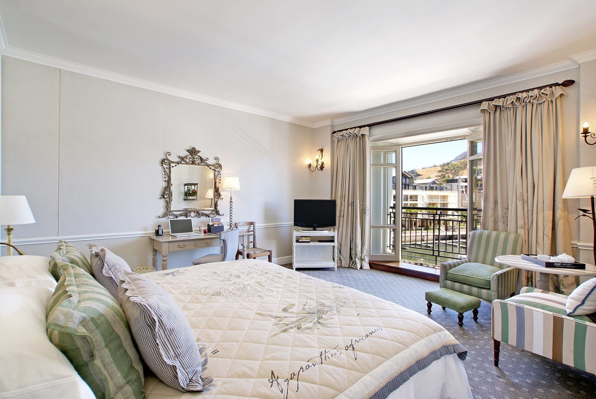 Hotel Cape Grace, A Fairmont Managed
