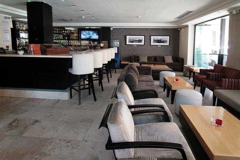 Urban Chic Boutique & Cafe Hotel