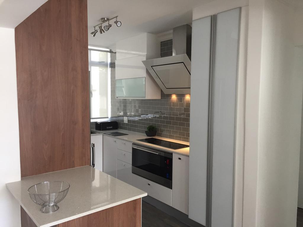 Modern Apartment, Centrally Located In Sea Point * Cape Town