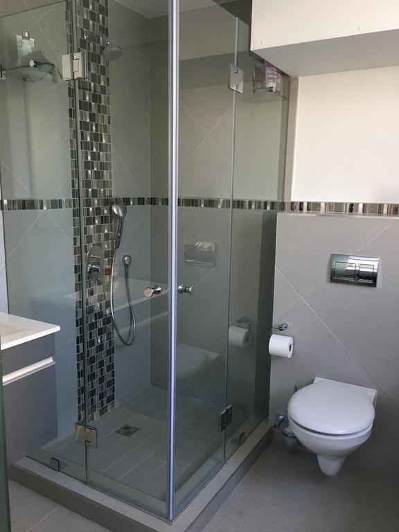 Modern Apartment, Centrally Located In Sea Point Apartment