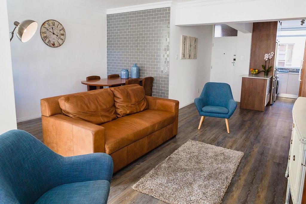 Modern Apartment, Centrally Located In Sea Point