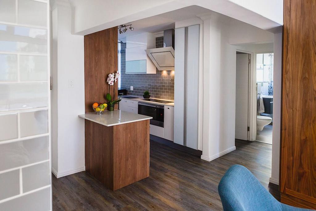 Modern Apartment, Centrally Located In Sea Point Apartment