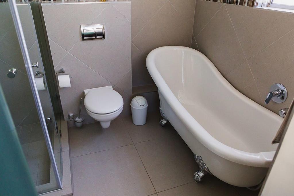 Modern Apartment, Centrally Located In Sea Point * Cape Town