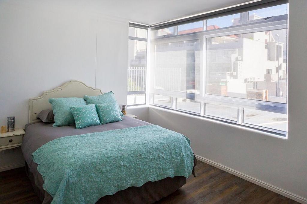Modern Apartment, Centrally Located In Sea Point Apartment *