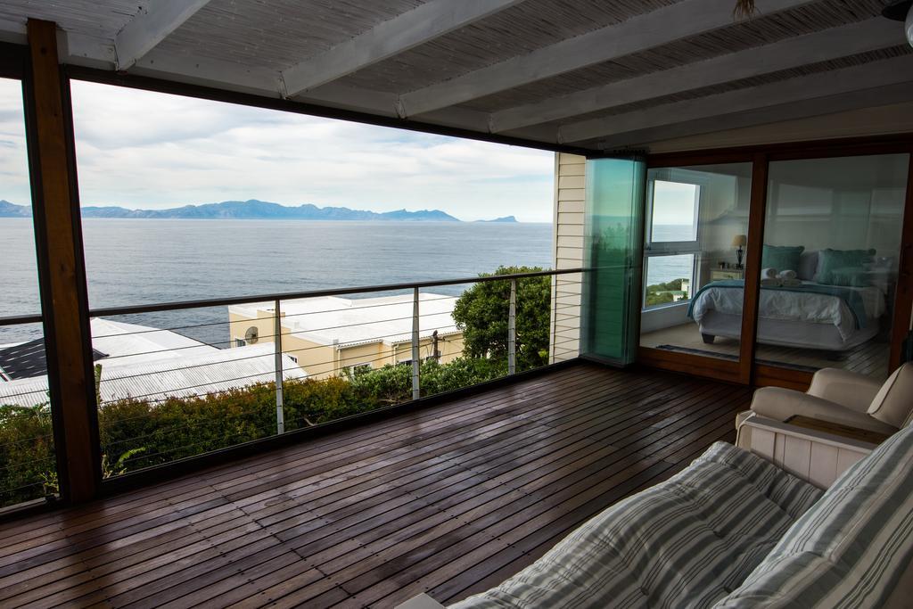 Quarterdeck Apartment *