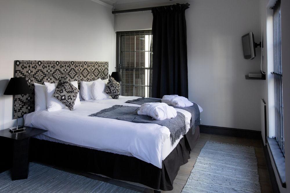 Cedrics Lodges * Cape Town