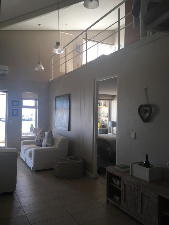 Lagoon Beach Penthouse Apartment *