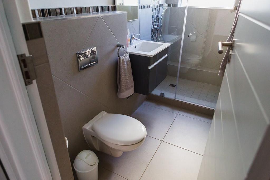 Modern Apartment, Centrally Located In Sea Point Apartment
