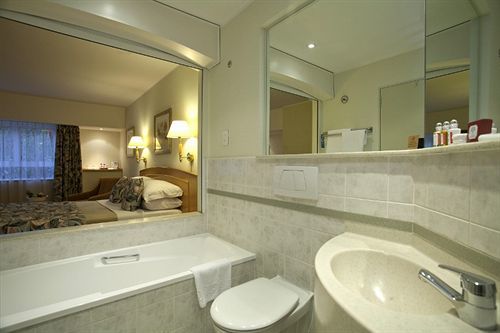 Pinelands Hotel