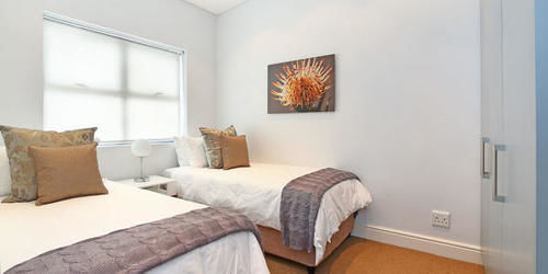 Hill House Apartment *