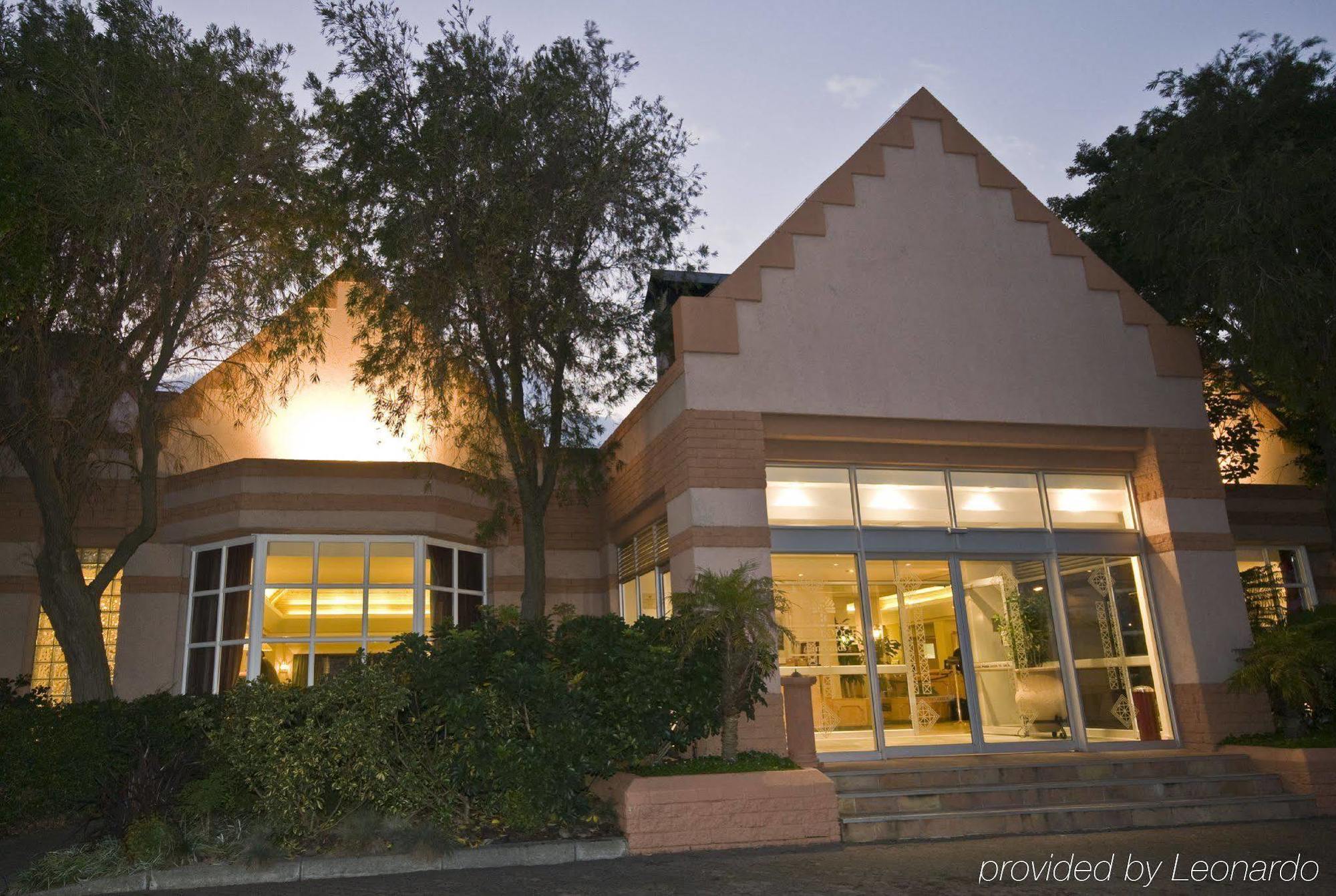 Pinelands Hotel Cape Town