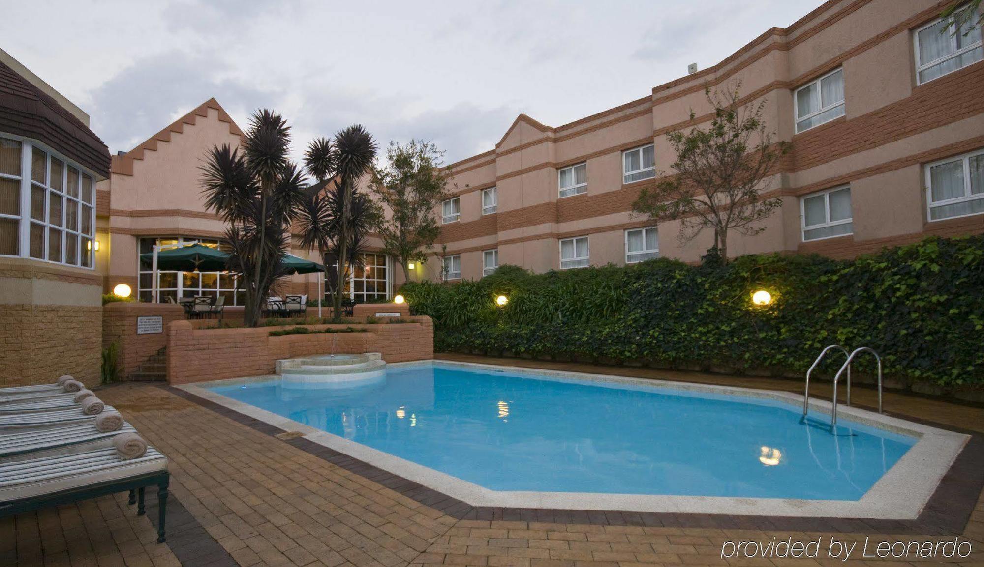 Pinelands Hotel 3*