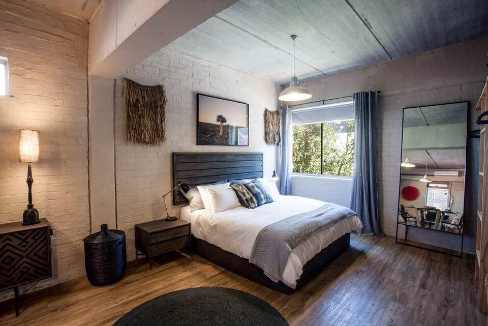 Swift Contemporary Studio Apartment