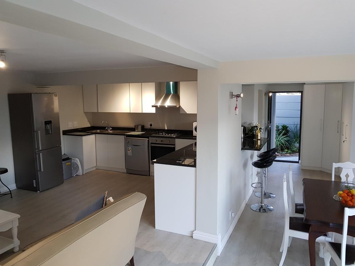 Camps Bay Garden Apartment * Cape Town