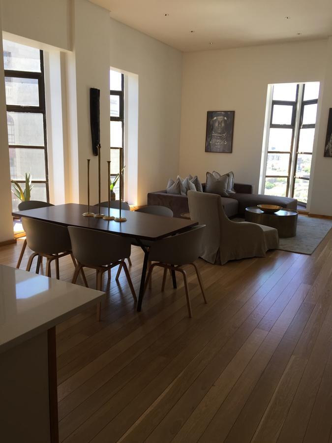 2 Bedroom Louise In Mutual Heights Apartment *