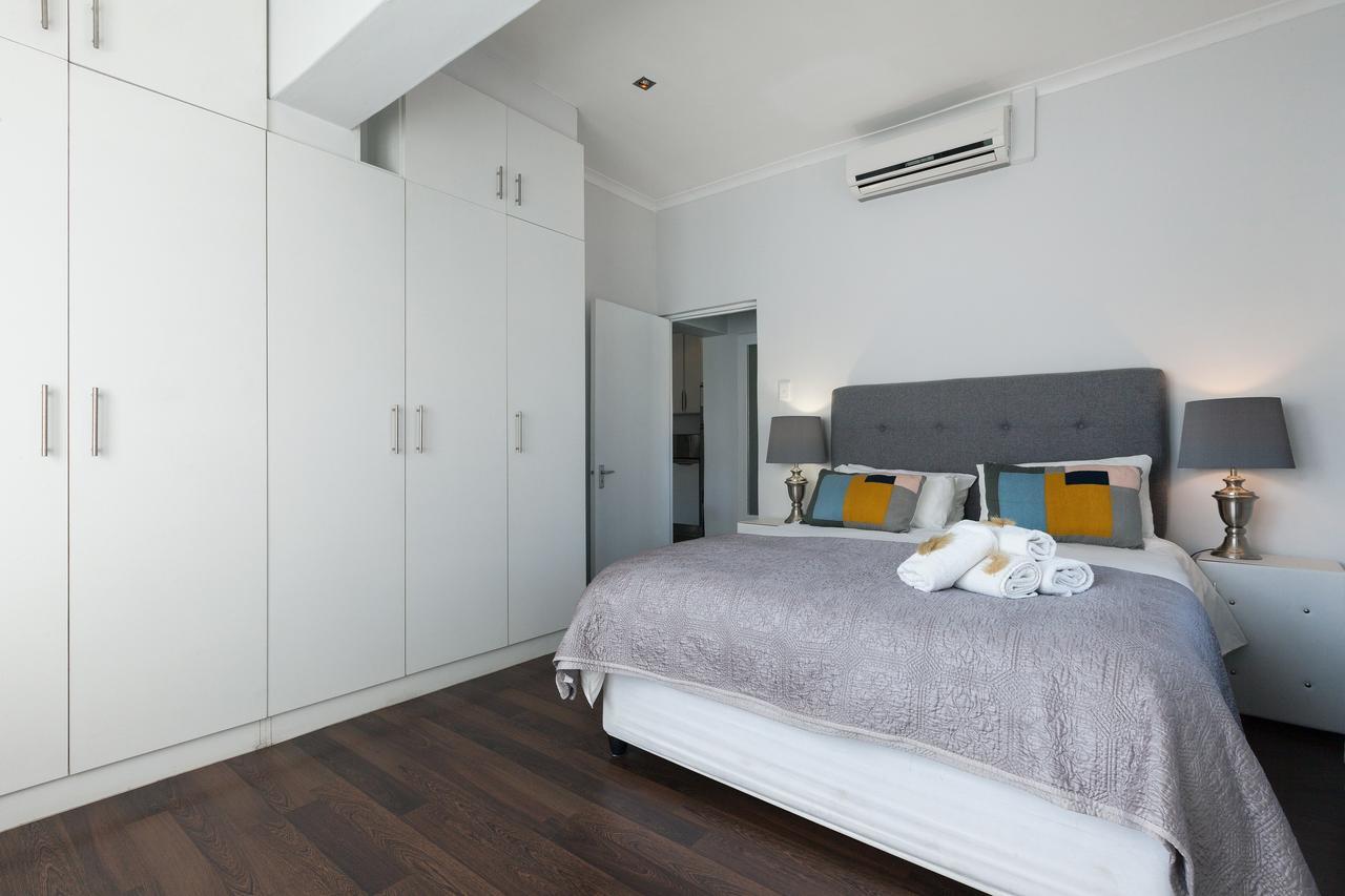 Polana Court 12 By Ctha * Cape Town