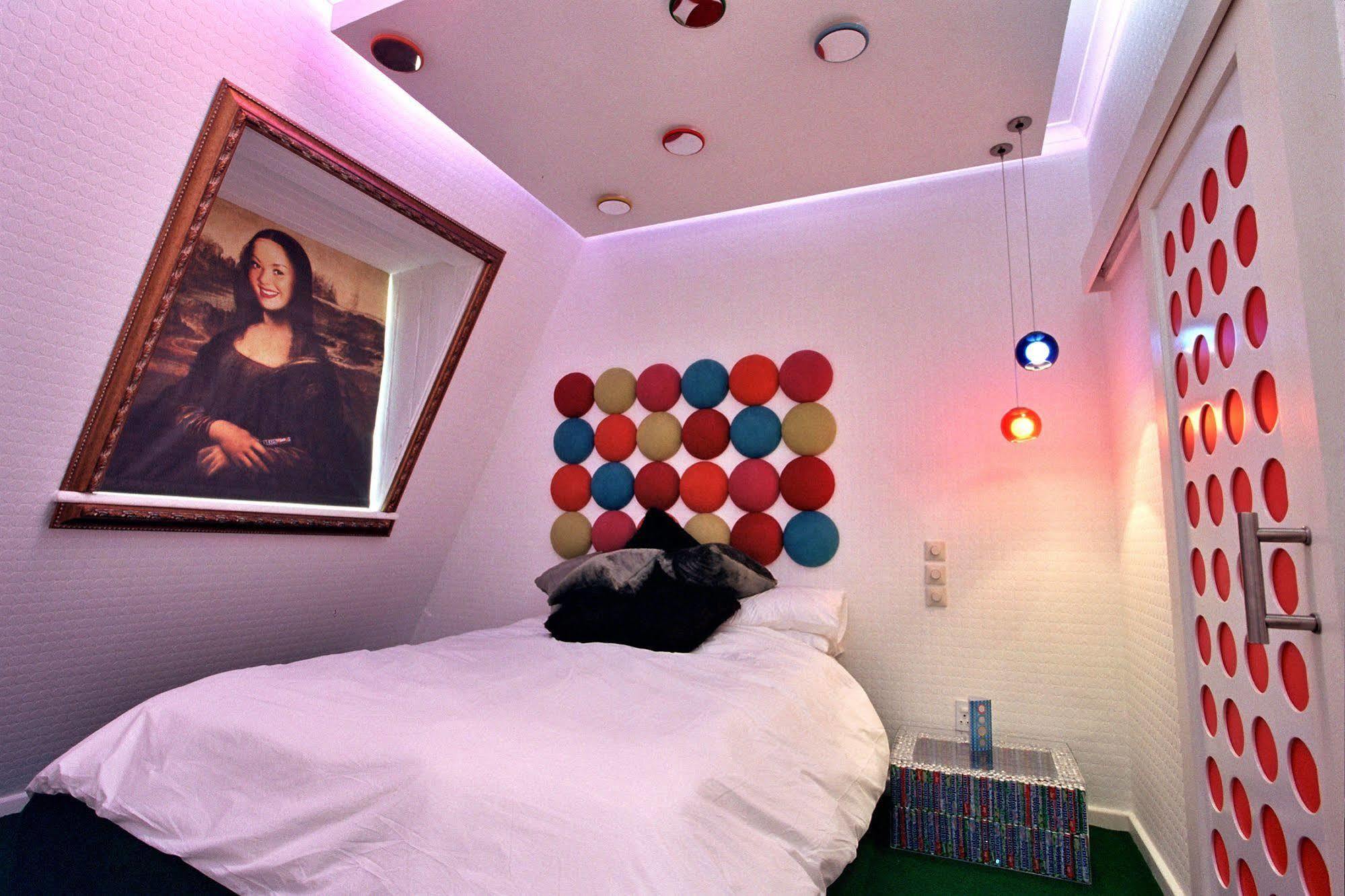 Hotel Daddy Long Legs Art
