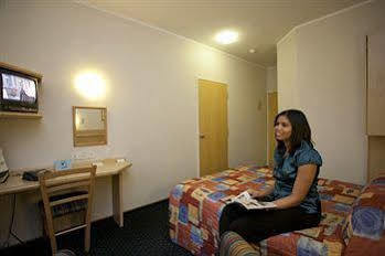 Road International Airport Hotel 2*
