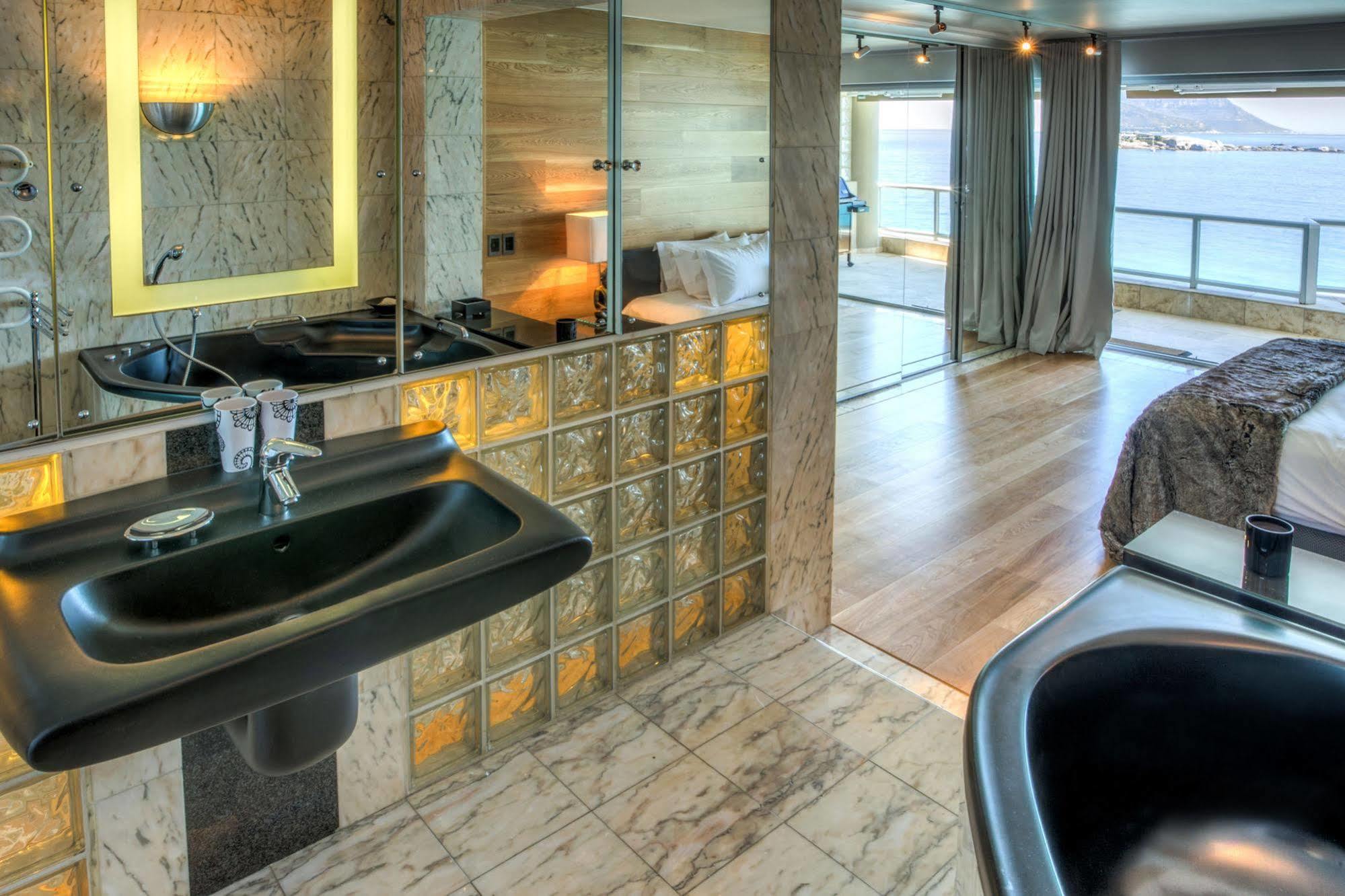 Clifton Rocks Apartment