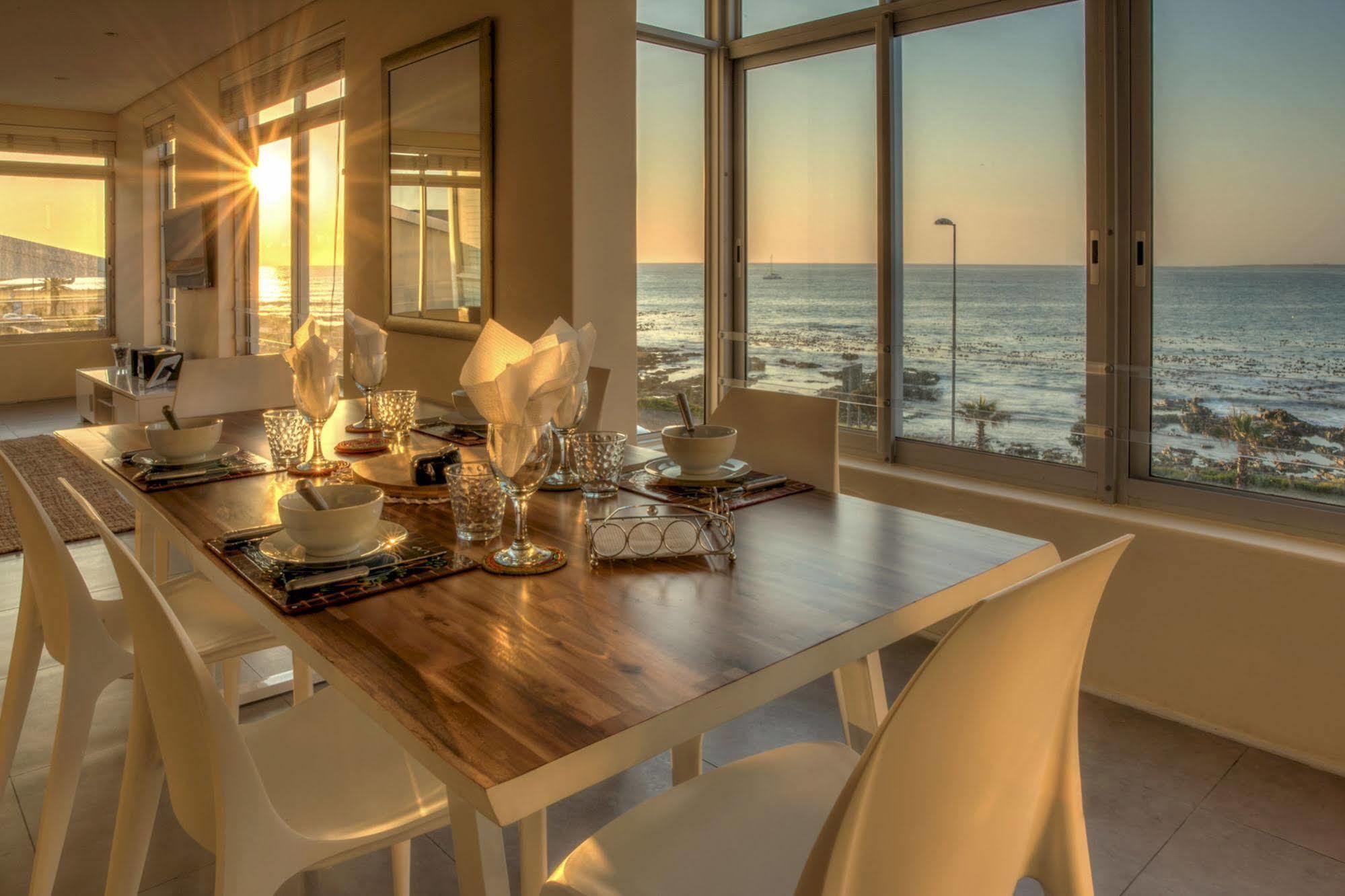 Nox - Mouille Point Sea Views *