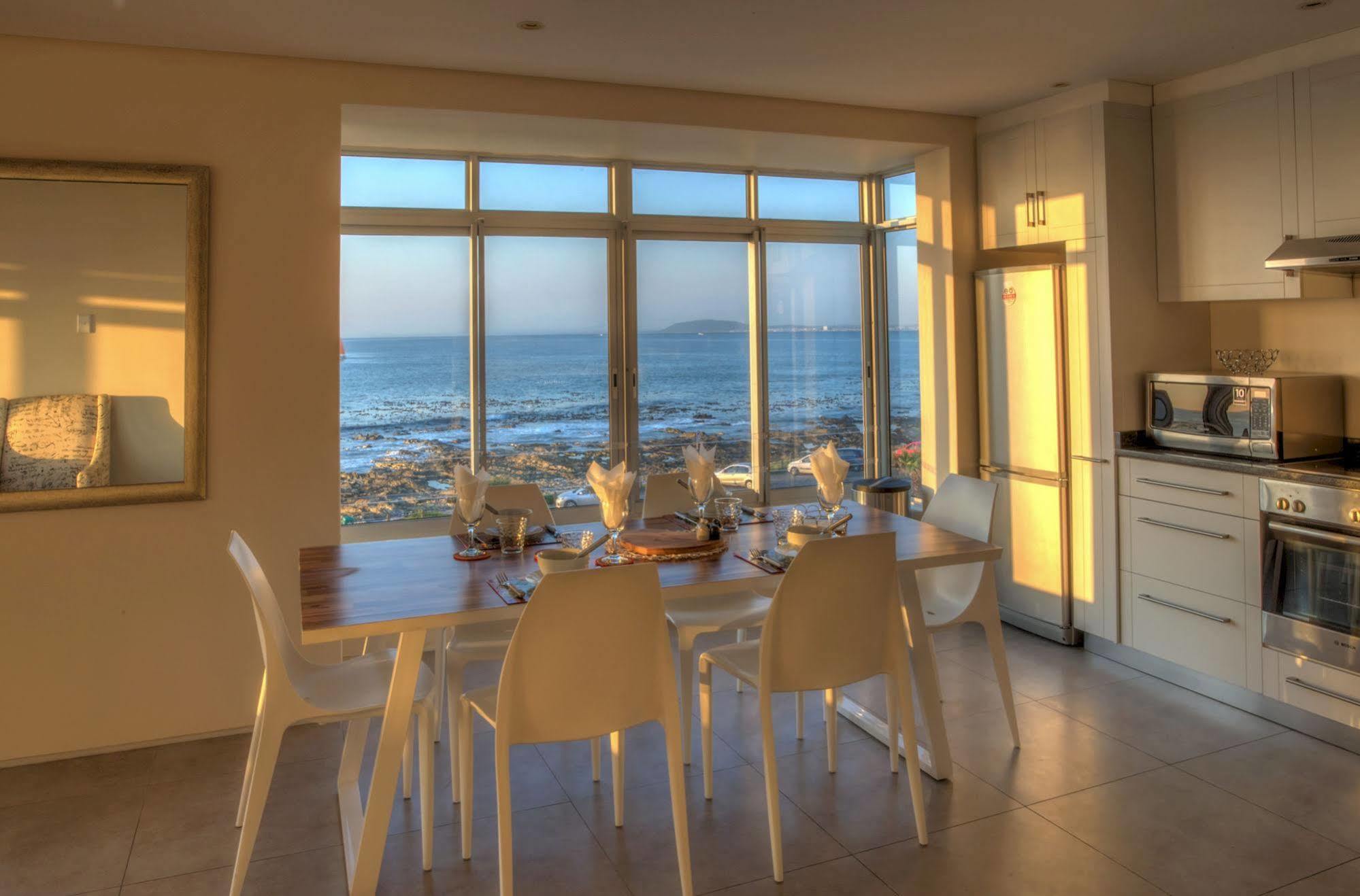 Villa Nox - Mouille Point Sea Views *