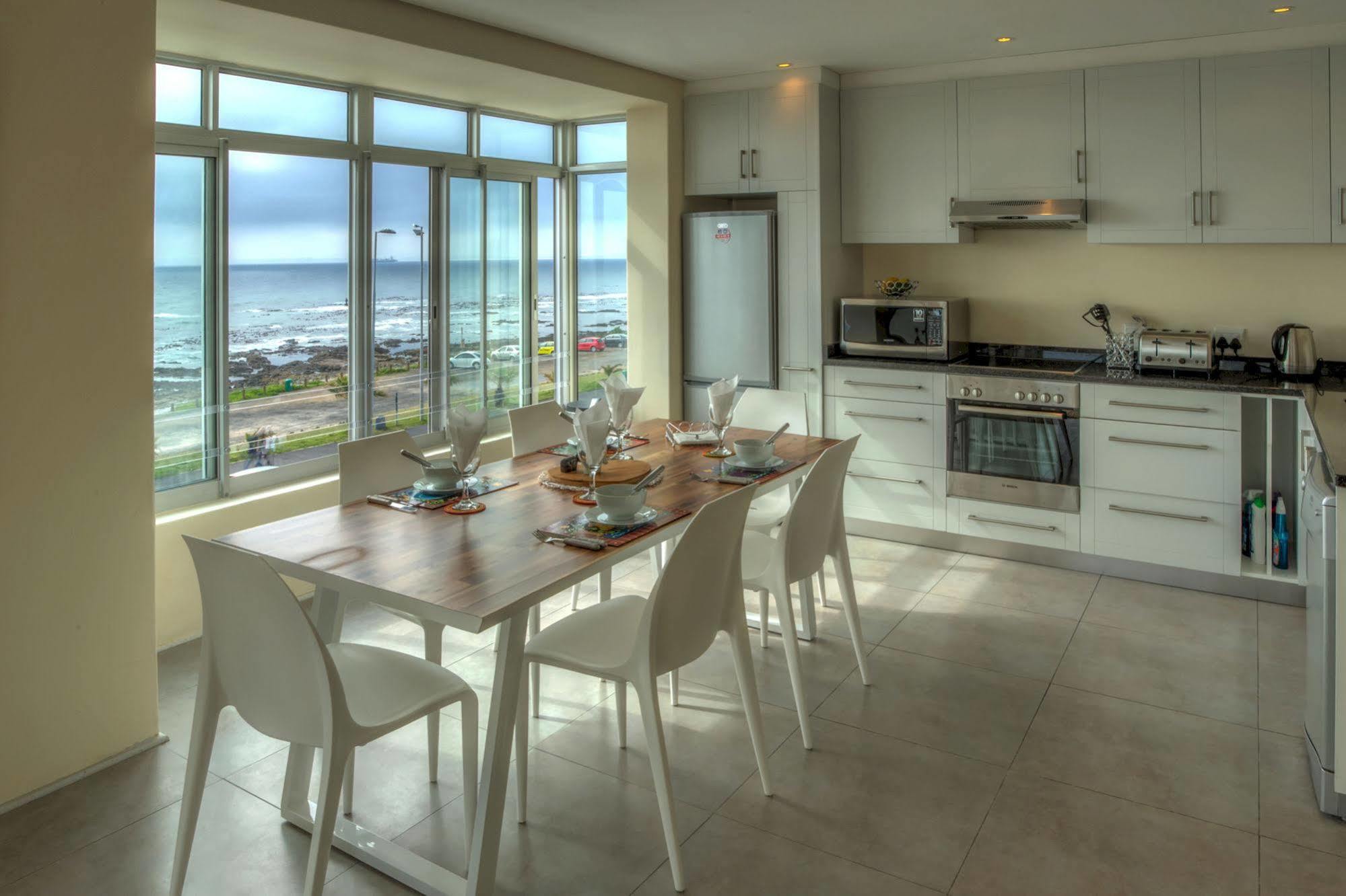 Villa Nox - Mouille Point Sea Views *