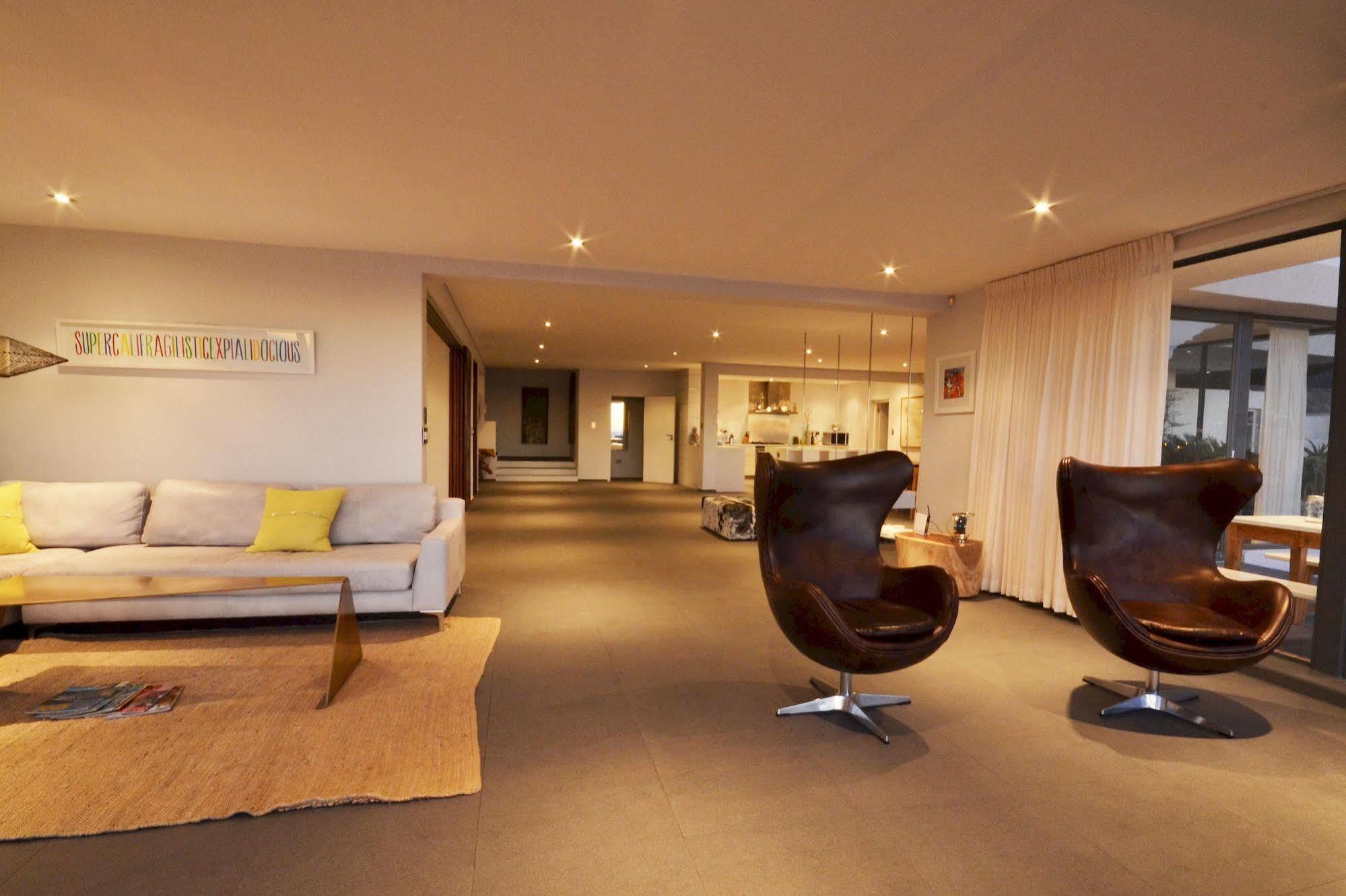 Villa Scandinavian Mansion. 9 Bedroom Palace. Cape Town