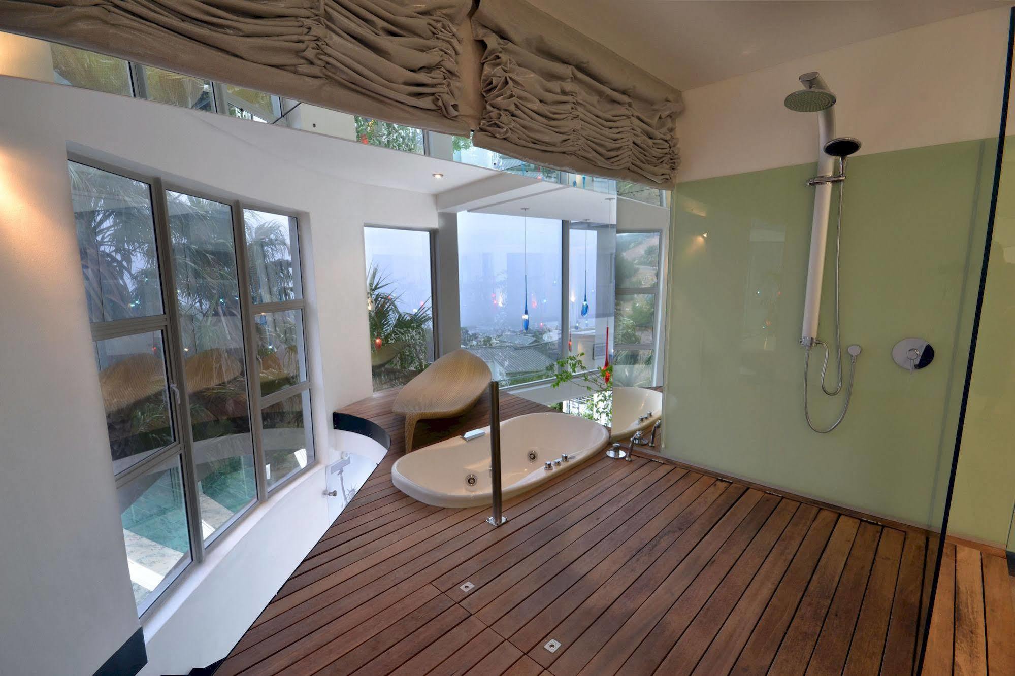 Scandinavian Mansion. 9 Bedroom Palace. * Cape Town
