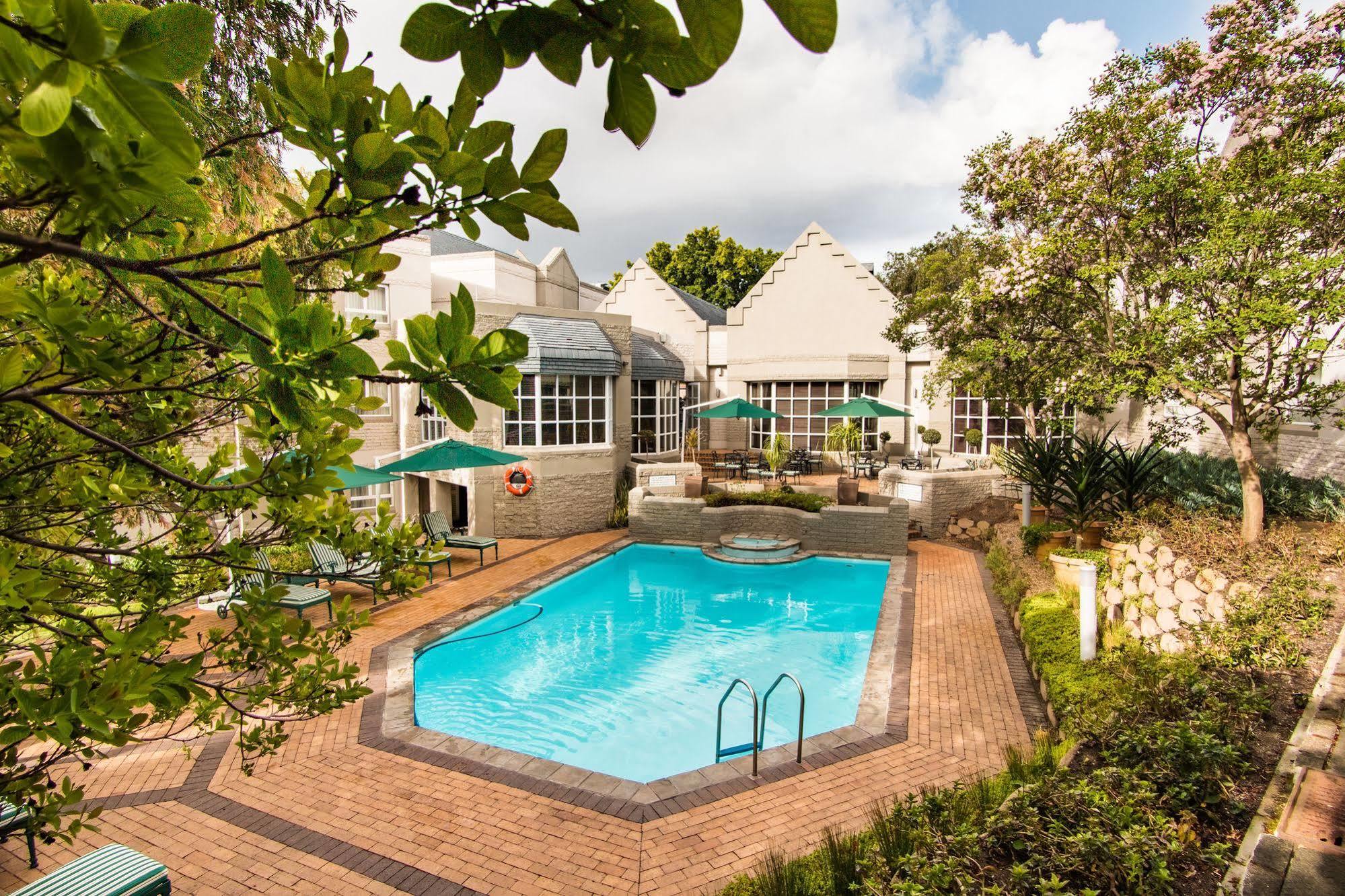 Pinelands Hotel 3*