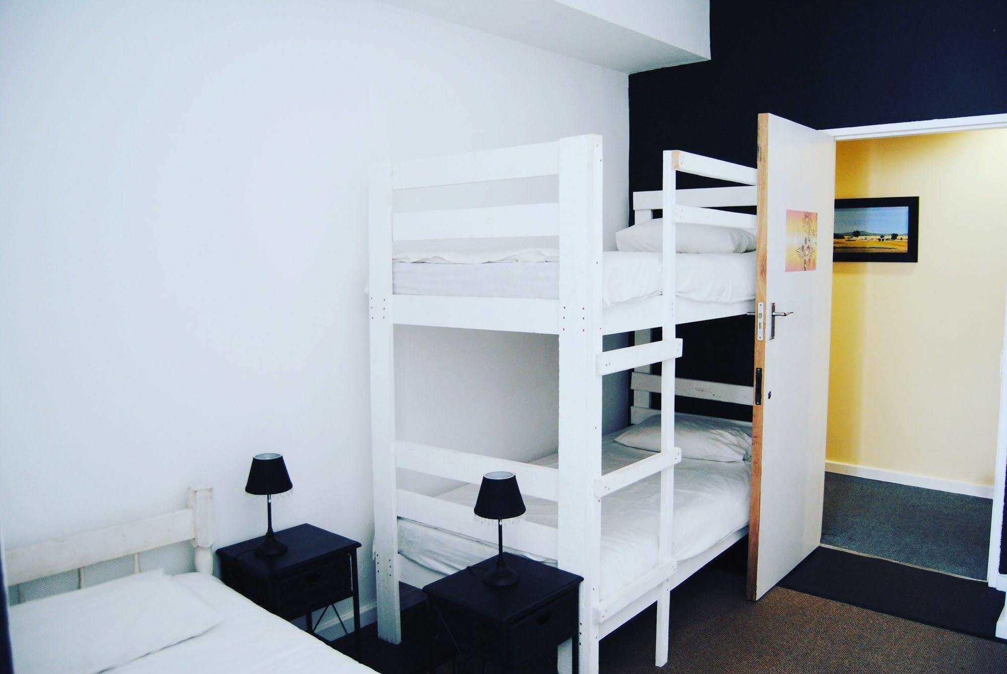 Hostel Homebase Backpackers *