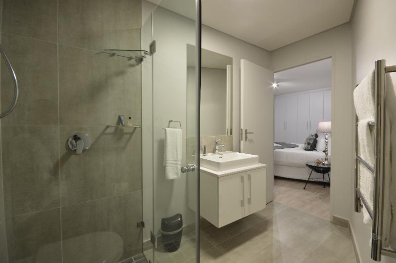 Greenwich Square Apartment *